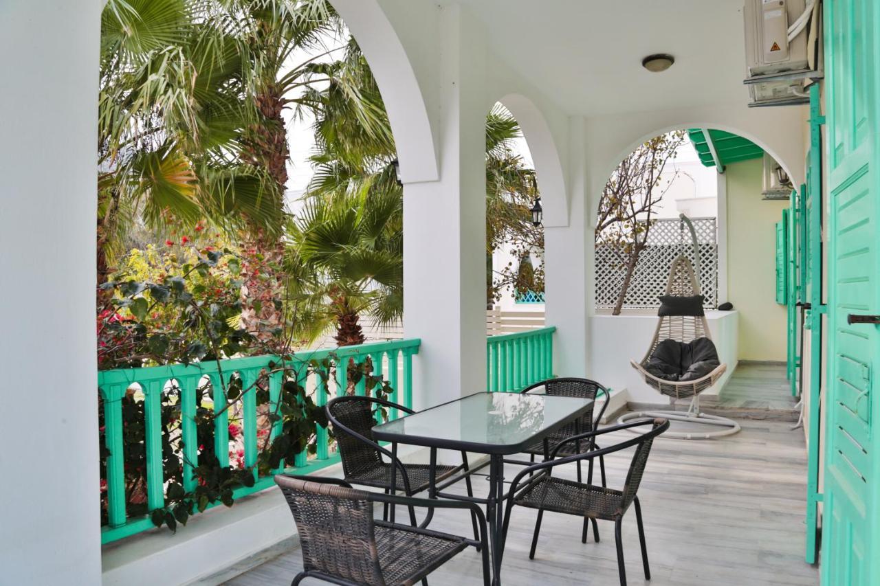 Kamari Beach Houses With Balcony And Garden Buitenkant foto