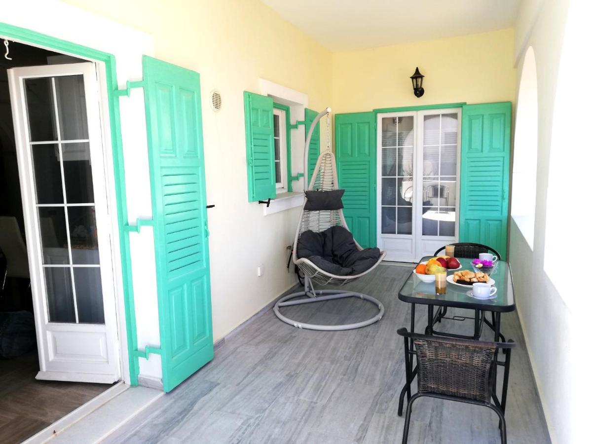 Kamari Beach Houses With Balcony And Garden Buitenkant foto