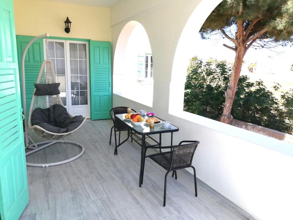 Kamari Beach Houses With Balcony And Garden Buitenkant foto