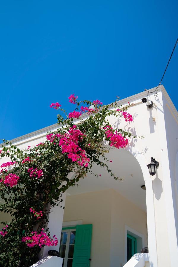 Kamari Beach Houses With Balcony And Garden Buitenkant foto