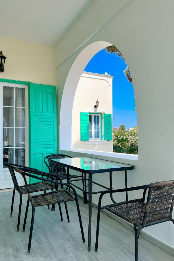 Kamari Beach Houses With Balcony And Garden Buitenkant foto