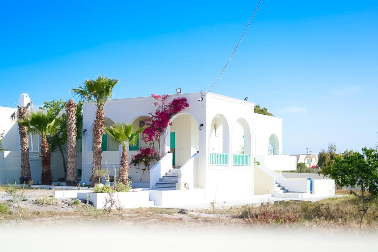 Kamari Beach Houses With Balcony And Garden Buitenkant foto