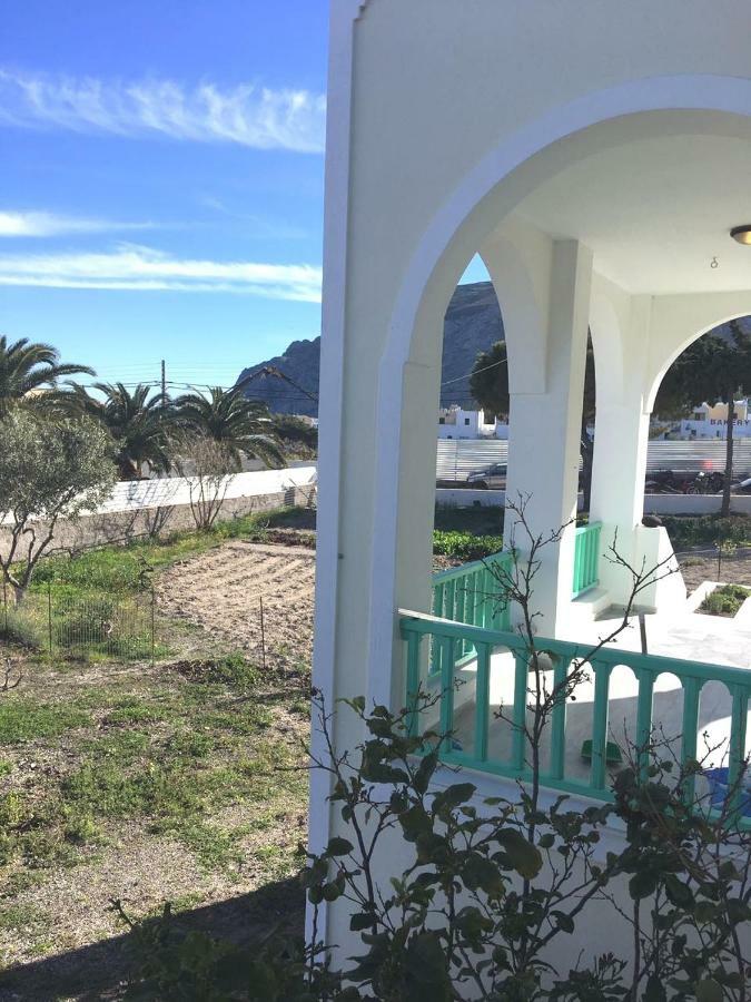 Kamari Beach Houses With Balcony And Garden Buitenkant foto