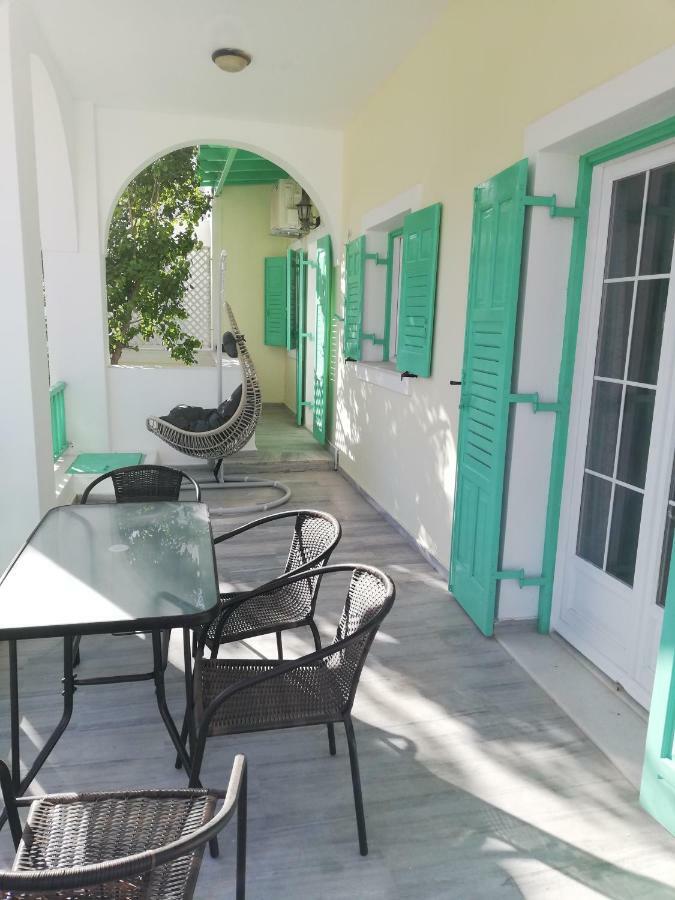 Kamari Beach Houses With Balcony And Garden Buitenkant foto